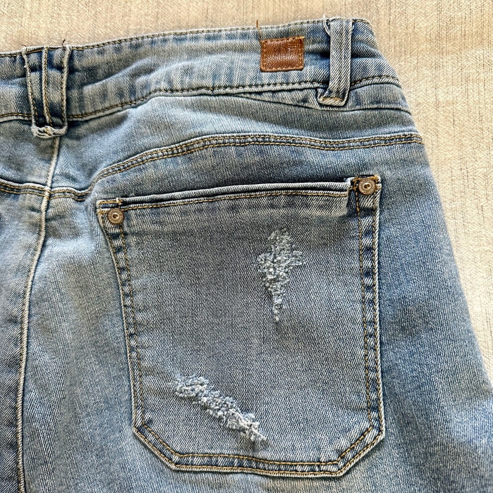 Democracy Blue Distressed Jeans with Feather Embroidery - Picture 3 of 10